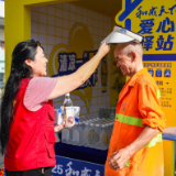 长沙万家丽广场爱心驿站：志愿者夏日送清凉，共筑城市温情