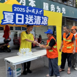 情系一线送清凉 点滴关爱暖心田——长沙东瓜山社区开展“夏日送清凉”慰问活动