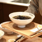 “陈克明面馆”全国首店于长沙开业 以非遗手延面重塑东方面馆美学