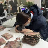 花垣农商银行：八小时“救”出三万八，残币兑换暖人心