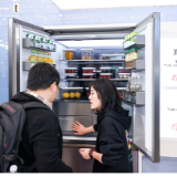 海信璀璨650U8冰箱亮相AWE：AI真空磁场保鲜引领储鲜新趋势