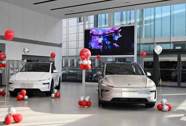 老车主试驾Model Y L：从“驾驶者之车”到“全能家庭伙伴”