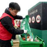 做追“锋”者，行雷锋精神 中粮可口可乐华中公司开展保护母亲河志愿服务活动