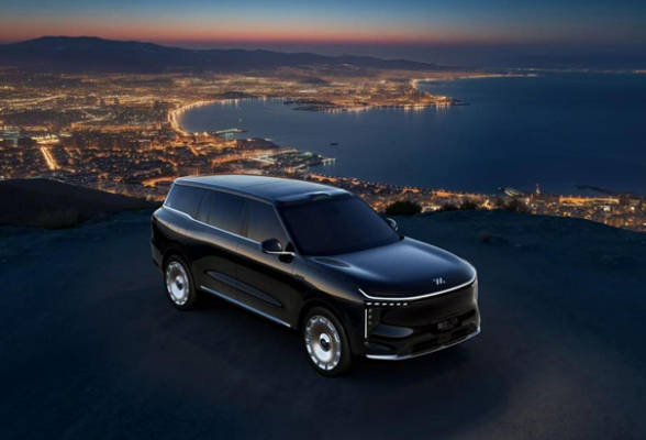 全系标配线控转向，智己LS9全系权益价31.98万元起