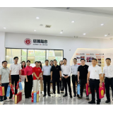 金融惠民再升级——长沙尖山湖社区联合中国人寿、广发银行开展暖心慰问活动