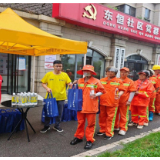 反诈守护不“降温” 长沙东恒社区开展环卫工人夏日慰问暨反诈宣传活动