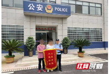 少年不堪学习重负离家出走 热心民警帮忙找回