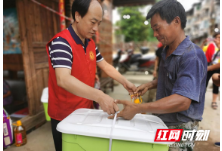 怀化市志愿者协会联合党支部为洪江区筹集10万救灾物资