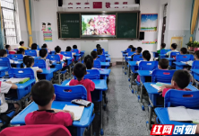 通道：学校组织看直播 弘扬爱国主义精神