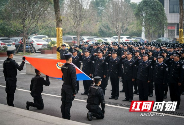 警旗高擎警歌嘹亮 长铁公安举行队列会操庆祝首个中国人民警察节