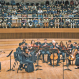 习近平主席在美国友好团体联合欢迎宴会上的重要演讲引发美国友人热烈反响——拉紧人民的纽带 增进人心的沟通