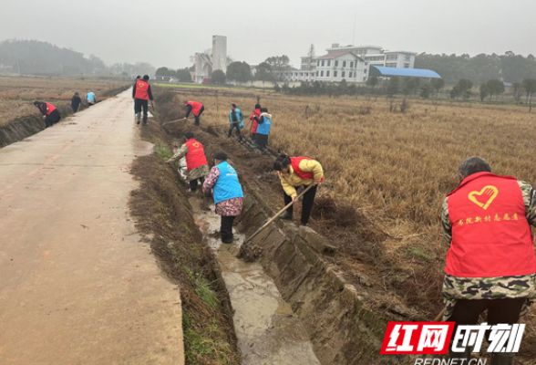 浏阳书院新村开展“乘东风、掀冬修、促振兴”活动