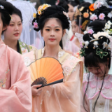数据看那些被年轻人带出圈的消费新风潮