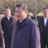 视频丨习近平和小朋友幽默互动，这一幕超有爱