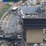 突发！武汉和平大道一工地发生塔吊倒塌 2人受伤