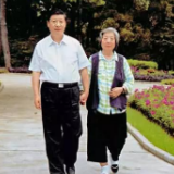 习近平和母亲：两代共产党人的“约定”