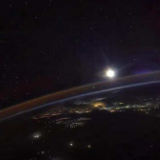 中秋“特殊礼物”，这是航天员在空间站拍摄的月亮