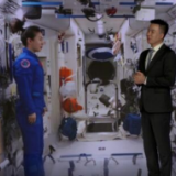 天地跨屏丨王亚平代表在太空讲述履职故事