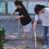 女孩患病截肢，单腿站上讲台成湘潭县小学老师：不允许自己颓废