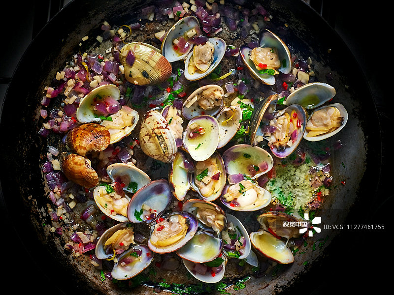 玛莎百货食品肖像组：烹制蛤蜊。这些作品是著名国际食物摄影大赛——粉红佳人年度美食摄影大赛的最终入围作品。