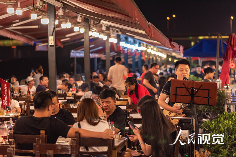 组图丨长沙路边摊烟火气十足 夜经济逐渐恢复