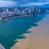 暴雨致全国多条河流现“泾渭分明”景观