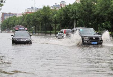 湖南自北向南降雨，局地有雷暴