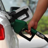 油价料迎年内首次“两连涨” 加满一箱油多花5元