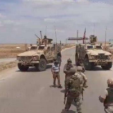 叙利亚军队驱逐美国非法驻军车队