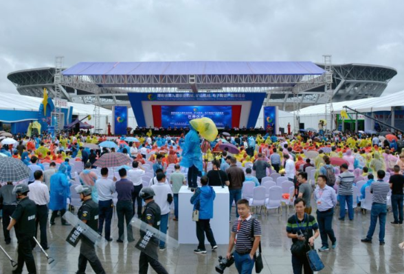 第十四届“湘博会”在娄底举行，现场签约总投资235亿元