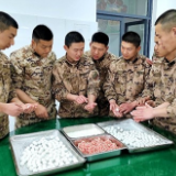 武警张家界支队：佳节暖兵心 军营元宵别样甜