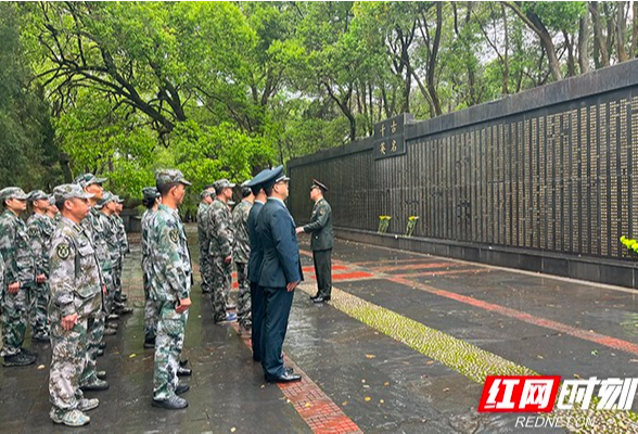传承红色基因 茶陵县军地联合举行清明祭奠英烈活动