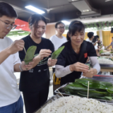 娄底潇湘职业学院开展“粽叶飘香 情浓端午”教职工包粽子趣味赛