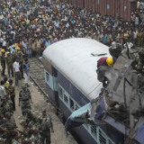 印媒：印度奥里萨邦列车相撞事故已致120人死亡