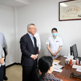 沈晓明调研公立医院发展情况并主持召开座谈会