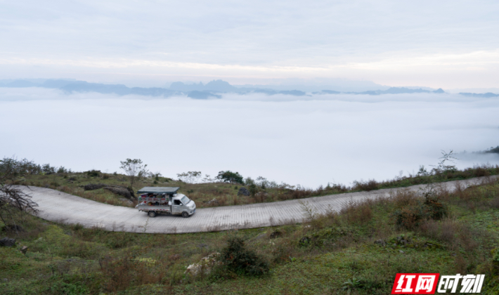 大美红图丨海拔落差1400米,跑山卖货郎与他的移动小卖部