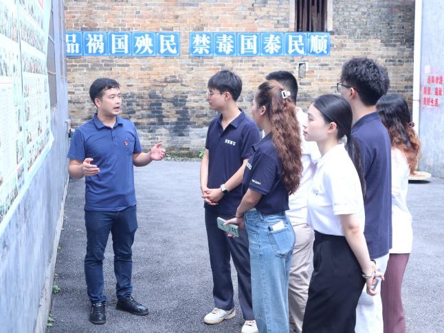 湖南师大马院研究生暑期社会实践团探访邓家村“小积分大智慧”