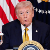 特朗普称应考虑美国退出北约的可能性