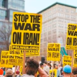 对伊朗动武，美国陷入泥潭