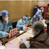 记者探访北京疫苗接种夜场：错峰接种加强针