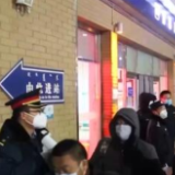 内蒙古二连浩特最后一批滞留人员乘专列返程