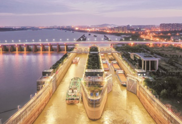 喜迎二十大丨湘江长沙综合枢纽船闸总货运通过量7.82亿吨
