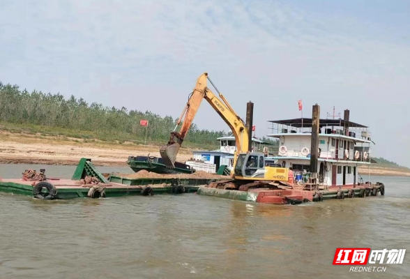 连夜应急抢通！长沙航道救助搁浅货船