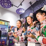 新春走基层丨化屋村火起来了