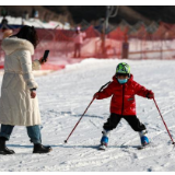 海外网评：冬奥遇上中国年，冰雪经济点燃年味儿