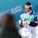 暖心一幕!冬奥会是高手间的竞技,也是体育精神的展现