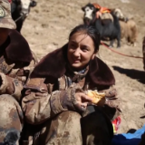 在牦牛都害怕的地方，“00后”姑娘巡边护防！