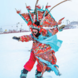“冰雪运动增添旅游活力”