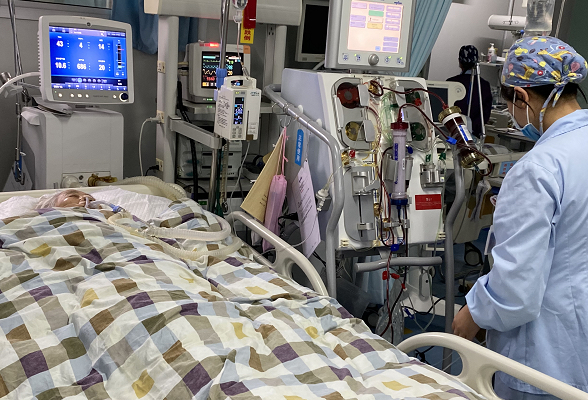 七旬老人误食农药 血液净化起死回生