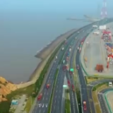 全力保障上海港畅通运转 以推动有关冷库复工复产